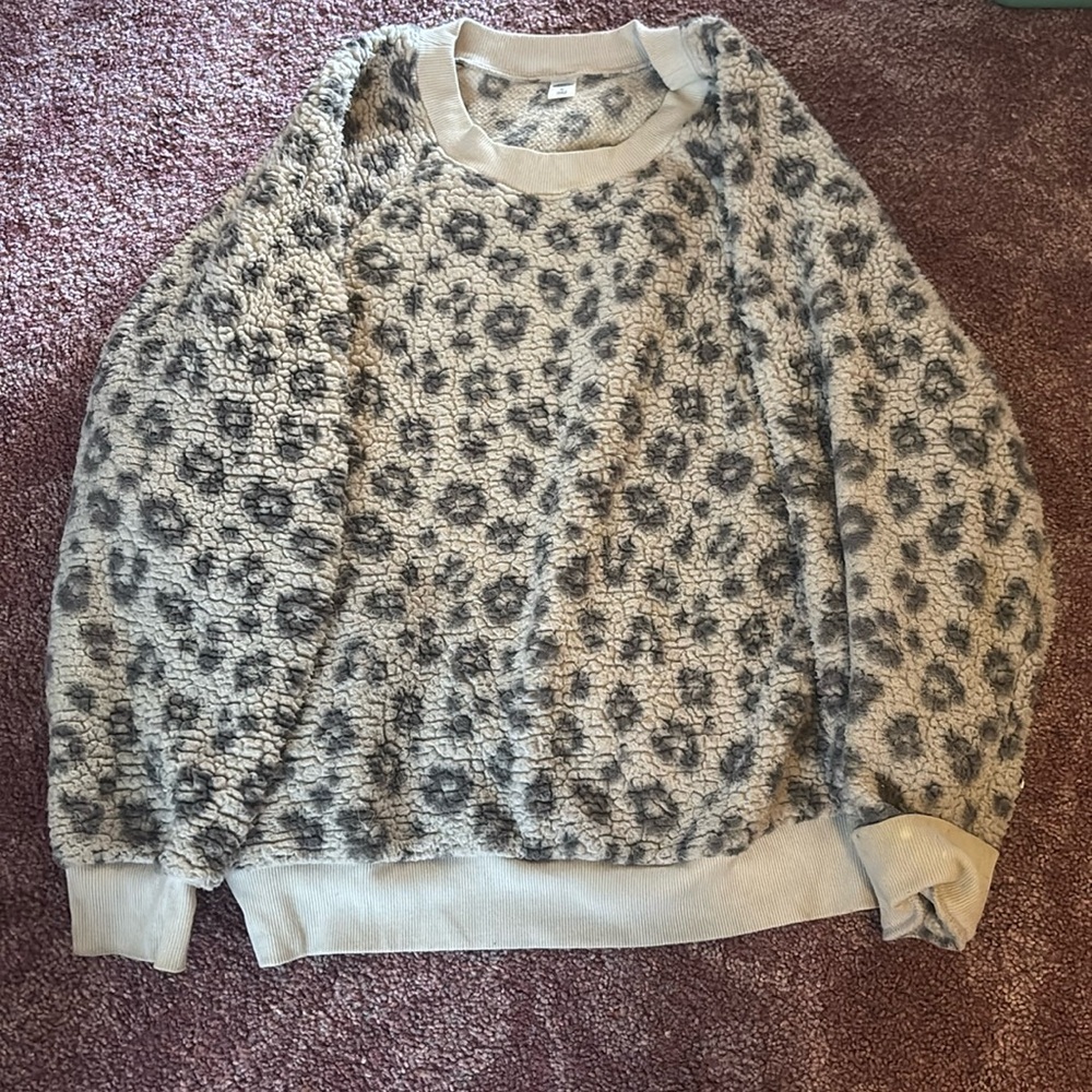 Old Navy XL sherpa cheetah print crew neck